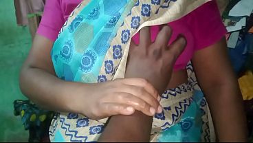 Ibu Rumah Tangga India Priyanka Main-main Di Rumah, Gaya Liar Dan Basah Kuyup.