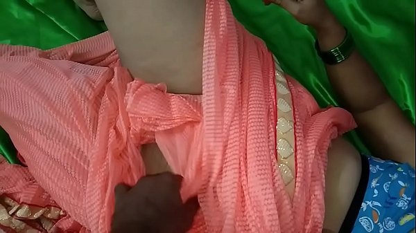 देसी सविता को जोर से चोदते हुए