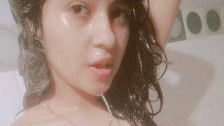 Cewek India Basah Kuyup Di Kamar Mandi, Selfie Telanjang Bocor