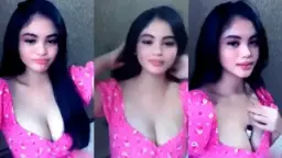 Kylie Pamer Belahan Toket Gede Bikin Ngiler