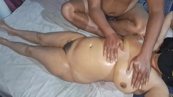 Buka Paha, Jari-jari Basah, Bhabhi India Siap Dimassage Telanjang Bulat