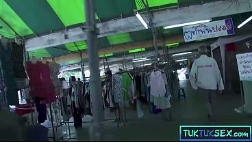 Lidahnya Ditindik, Montok Thai Siap Digilir Dua Bule Gila.