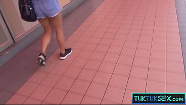 Gadis Amatir Thailand Digebet Di Tuk Tuk, Langsung Digiring Ke Hotel Buat Main Ranjang.