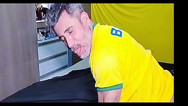 Arabe Datang Ke Brasil Dan Memancing Kemaluan Si Bapak Brasil (cuplikan Panas)