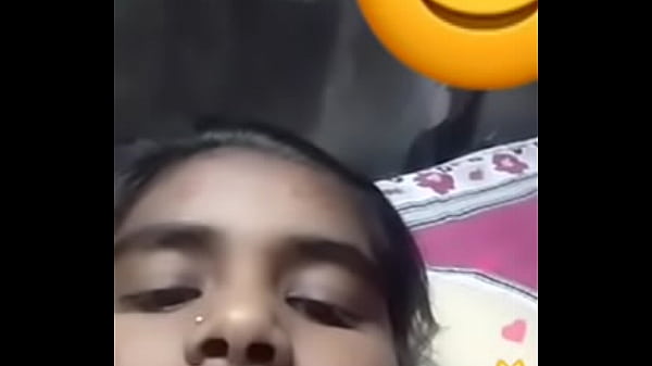 Desi Cewek Pamer Tetek Depan Kamera