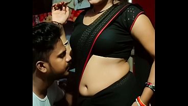 Desi Bhabhi Saree Pusat Cinta, Goyangin Perut Bikin Makin Panas.