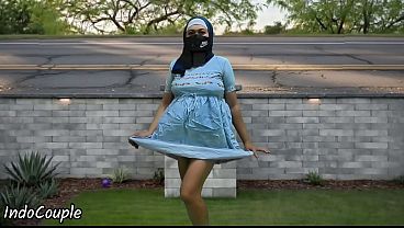 Hijab Mahasiswi Muslim Jogging Di Tempat Umum, Dia Ngasih Blowjob Demi Duit.