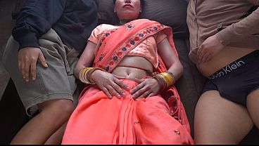 Ibu Tiri India Sendirian Sama Anak Tiri, Nge-film Porno Desi Panas, Goyang Gila Di Kamar.