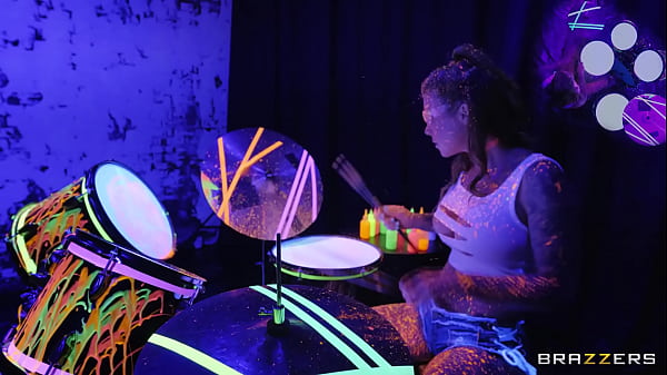 Tonton Trailer Full Bang The Drummer Dari Brazzers, Dijamin Bikin Meleleh!